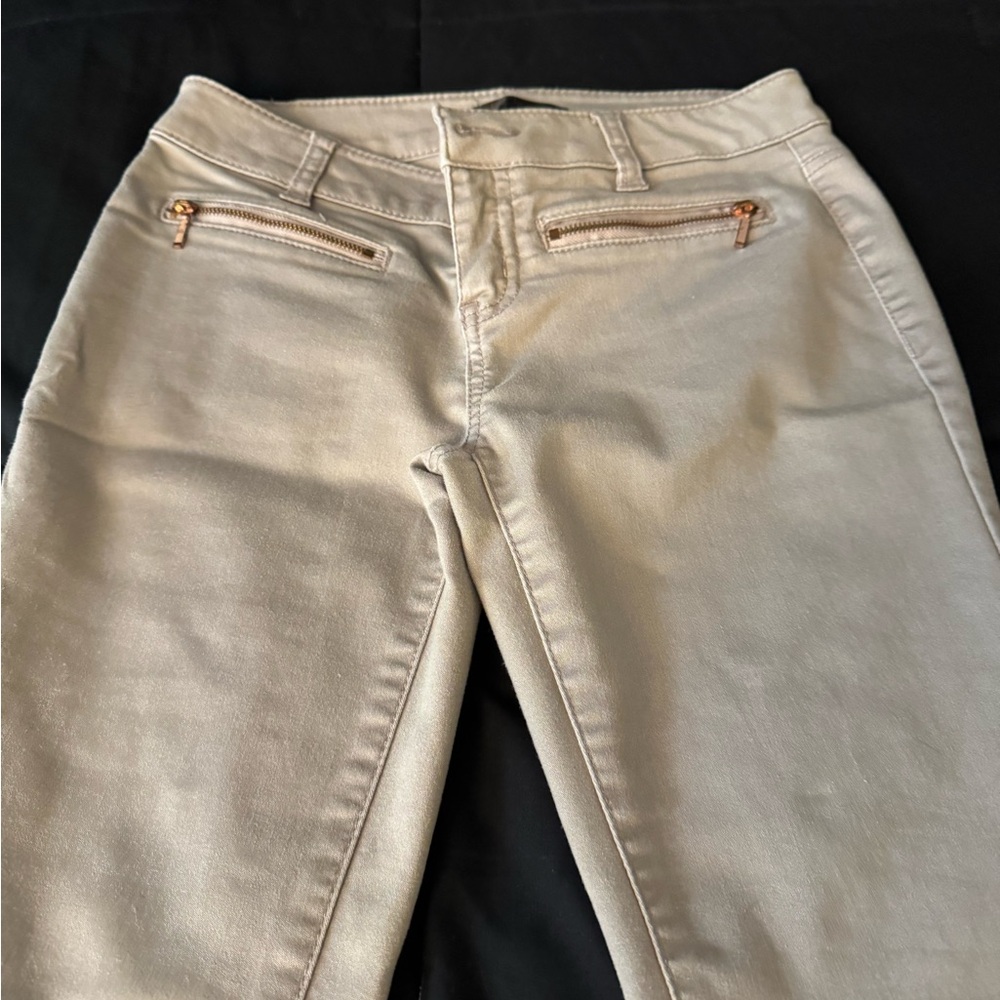 Fire Los Angeles Women's Beige Skinny Jeans with Zipper Accents